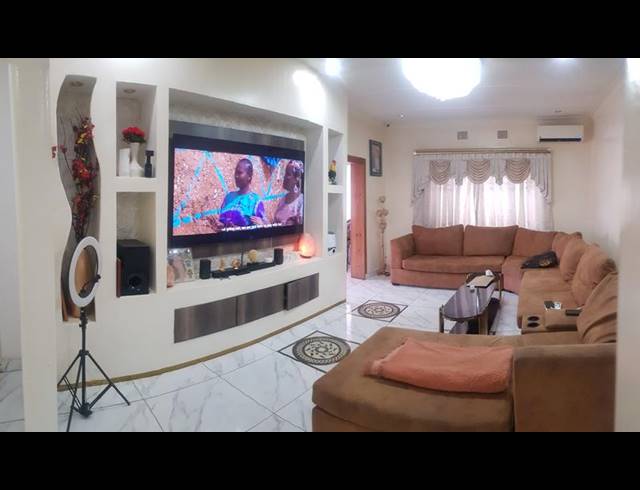 9 BEDROOM HOUSE FOR SALE IN PRETORIA GARDENS